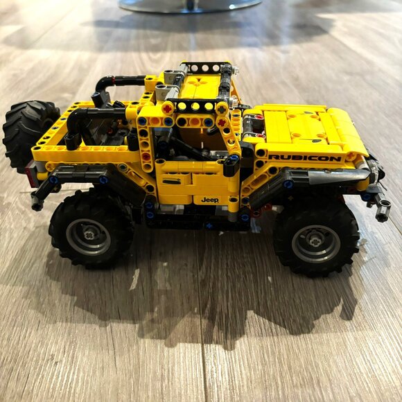 LEGO Jeep Wrangler 42122 - Picture 3 of 5